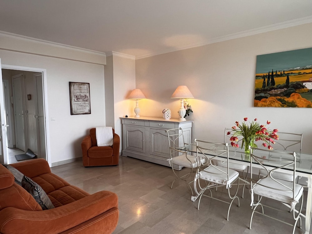 Large Light and Modern 2 Bedroomed Apartment in Cannes With Sea Views Pool and Lovely Terrace - 1503