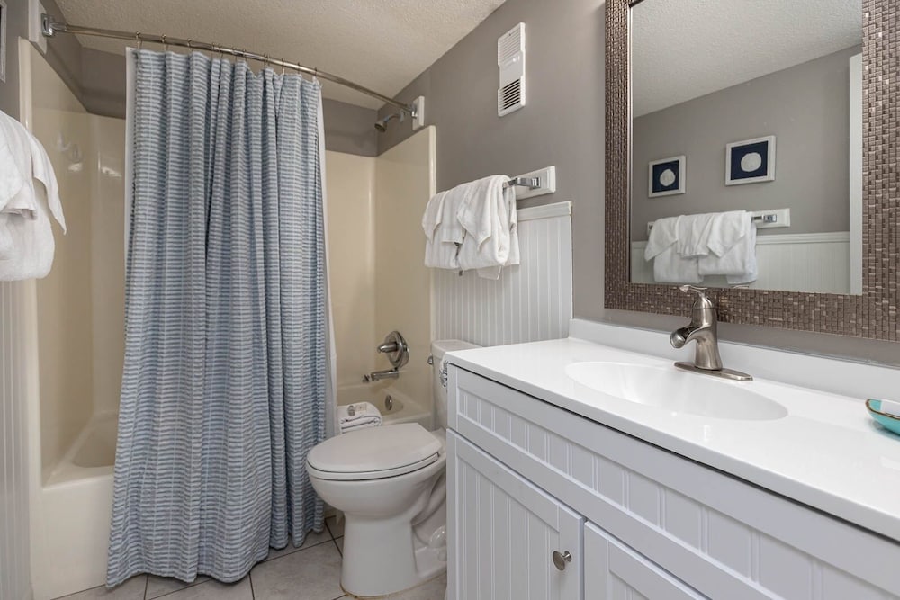 Island Winds West 670 3 Bedroom Condo