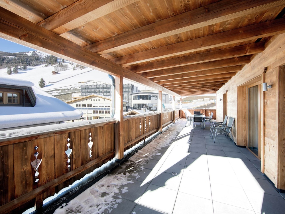 Luxurious Apartment With Sauna, Garage, Roof Terrace