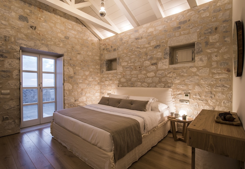 Bassa Maina Villas & Suites photo 2