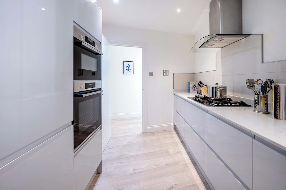 Lords Living -3 bed in Regents Park With Terrace