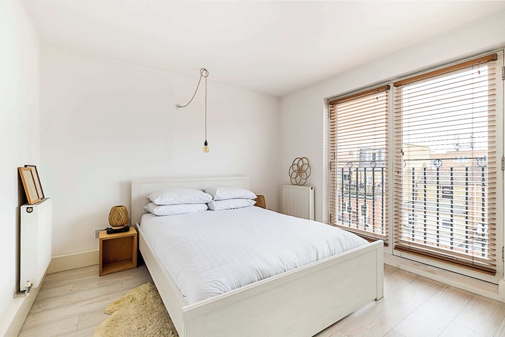 Tranquil 2 Bedroom Apartment in East London