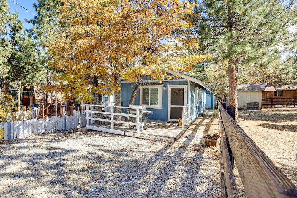 Sugarloaf Cabin w/ Fireplace Near Big Bear Lake - Property Image 8