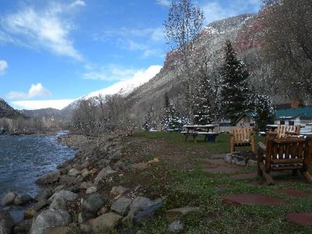 Redstone Cliffs Lodge