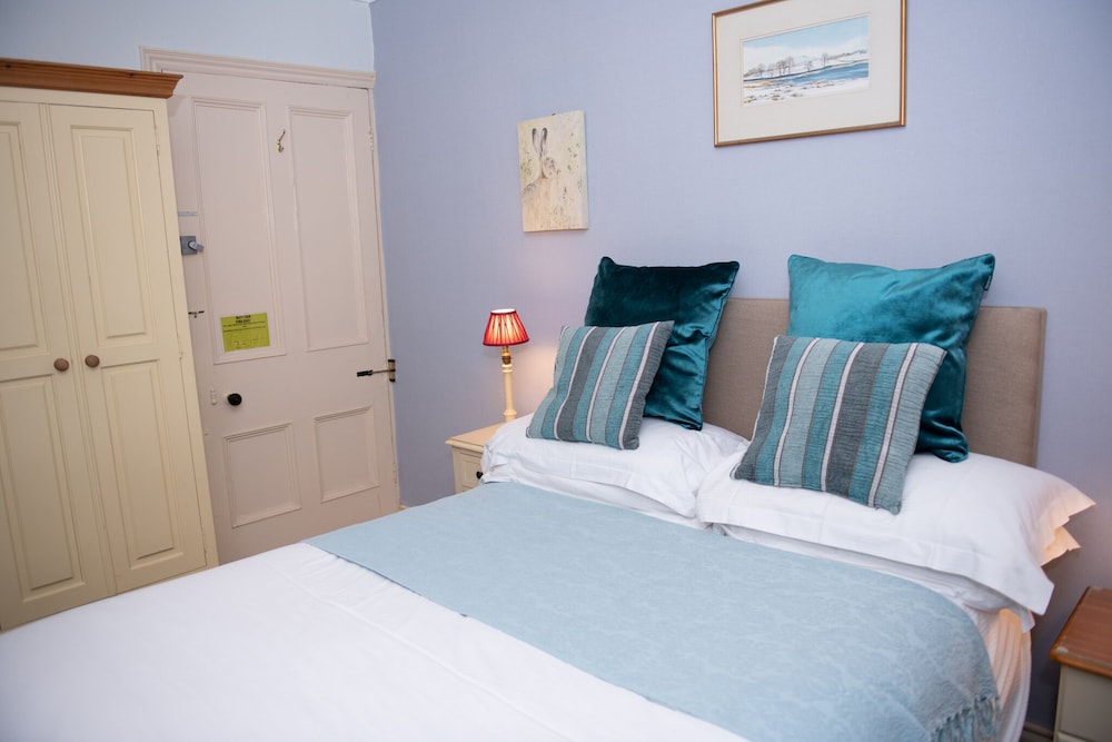 Milton House Studio Apartment Suites