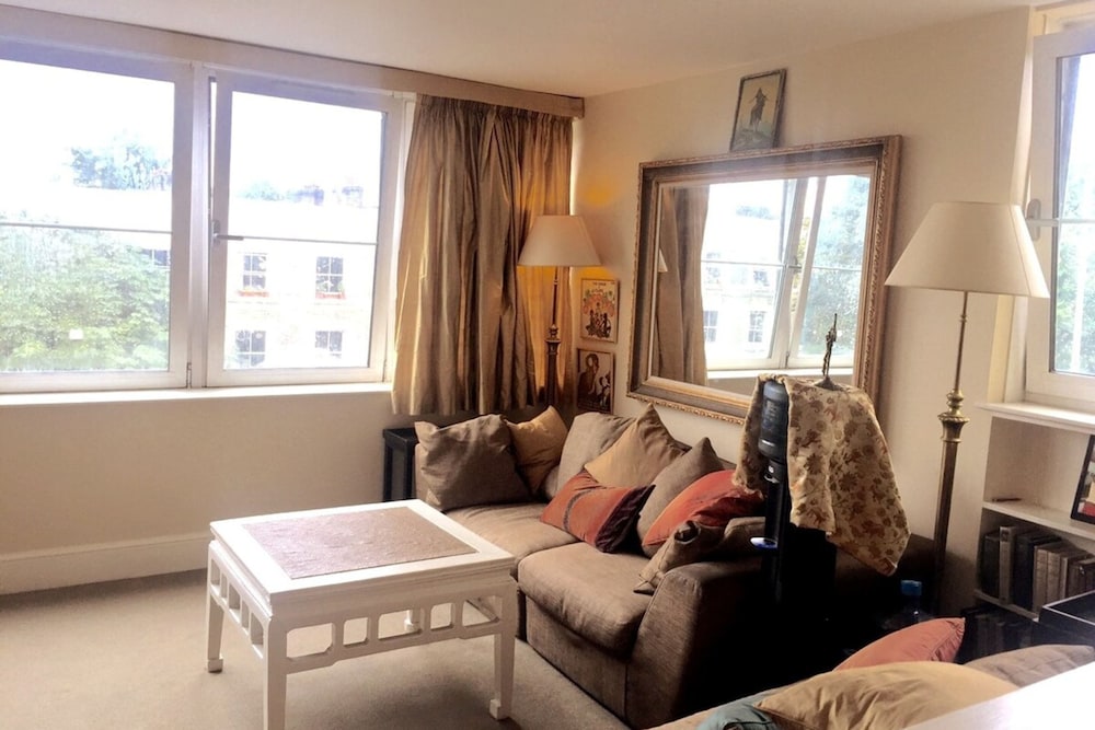 Lovely 2 Bedroom on the Corner of Portobello Road