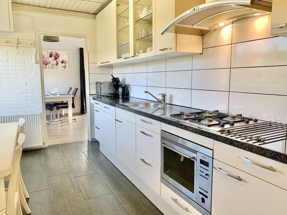 Renovated Bungalow With Garden