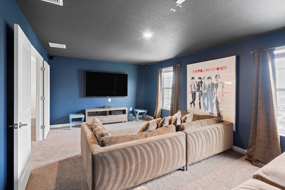 Stinger Luxe Retreat by Avantstay 8BR Luxury Villa Near Disney w/ Pool & Game Room