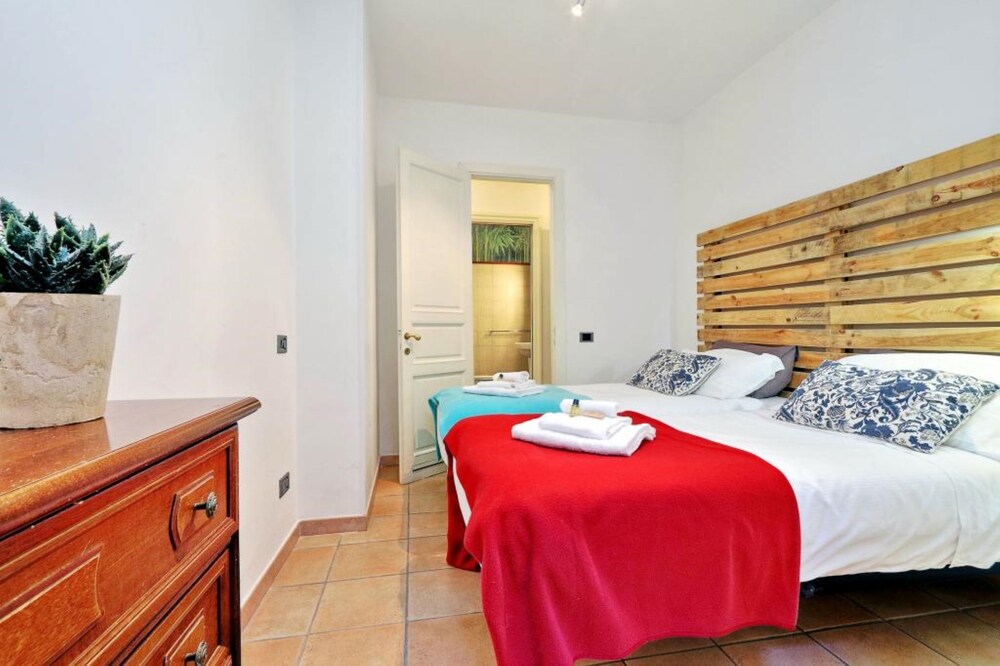 Unique Grand Trevi Fountain Apartment