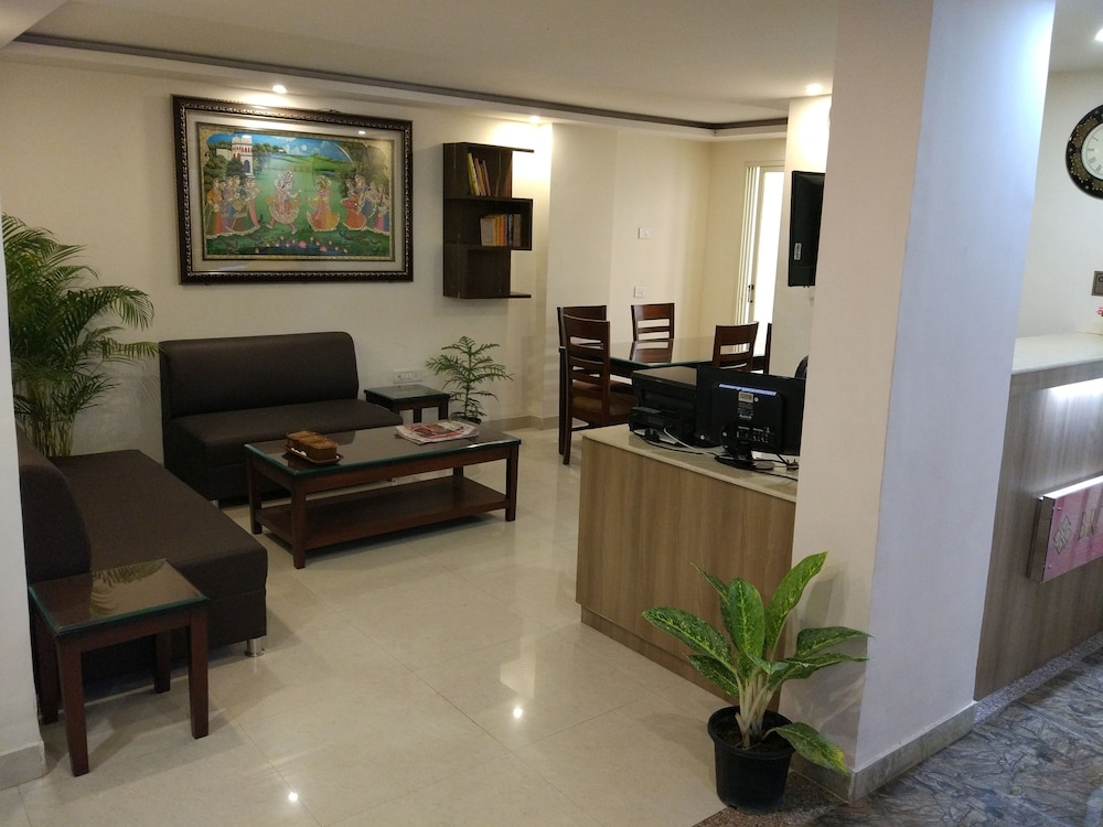 Lobby & Reception