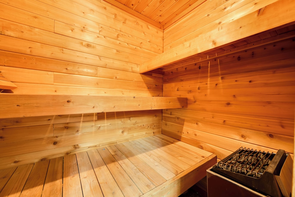 Ski, Fish & Explore: Packwood Home w/ Sauna!