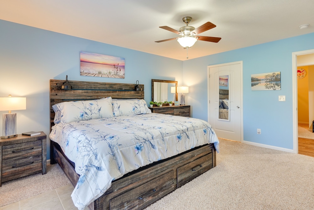 Charming Howard Getaway w/ Deck, 1 Mi to Lake!