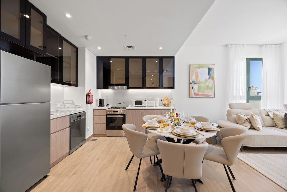 Portside Bliss La Mer 1 BR with Sea View