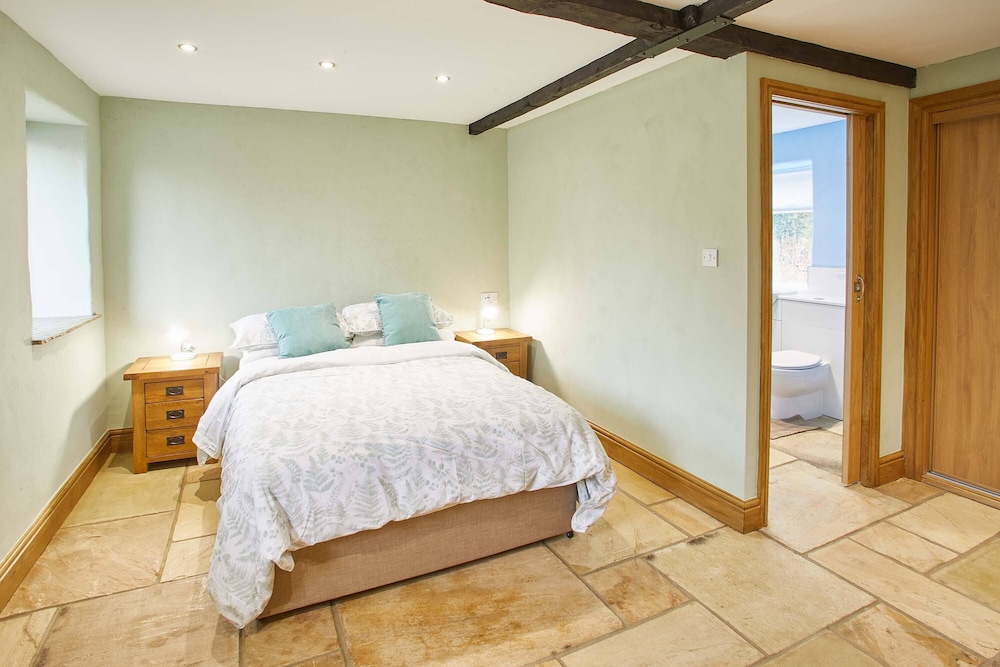Snowdrop Cottage view 3