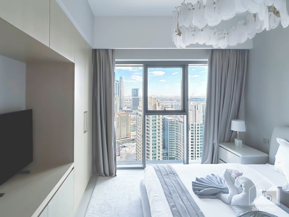 Luxurious Burj Royale One-bedroom & City Views