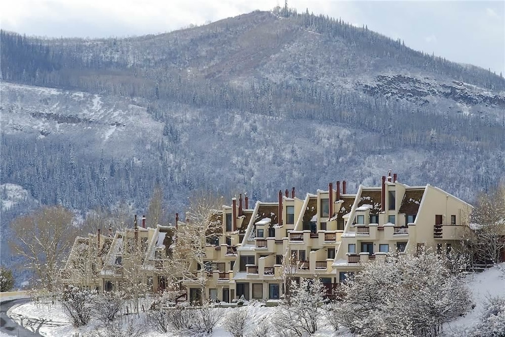 Hotel Storm Watch Condominiums by Pioneer Ridge Management - Image 1