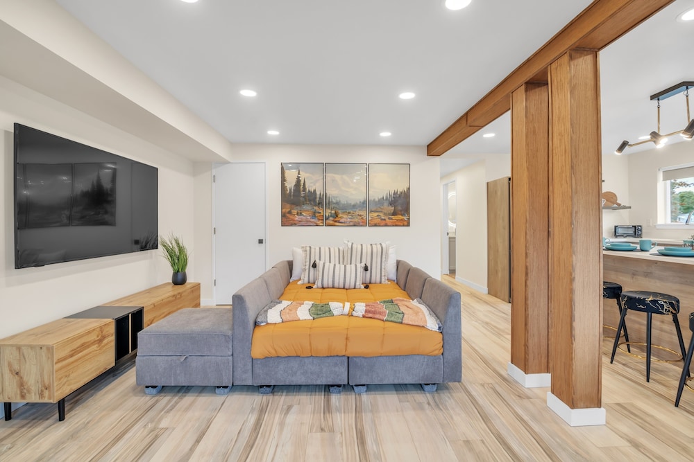 Pacific Northwest Retreat Duplex 3min from Seattle by RedAwning view 2