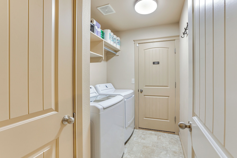 1 Mi to Boise Towne Square: Home w/ Patio!