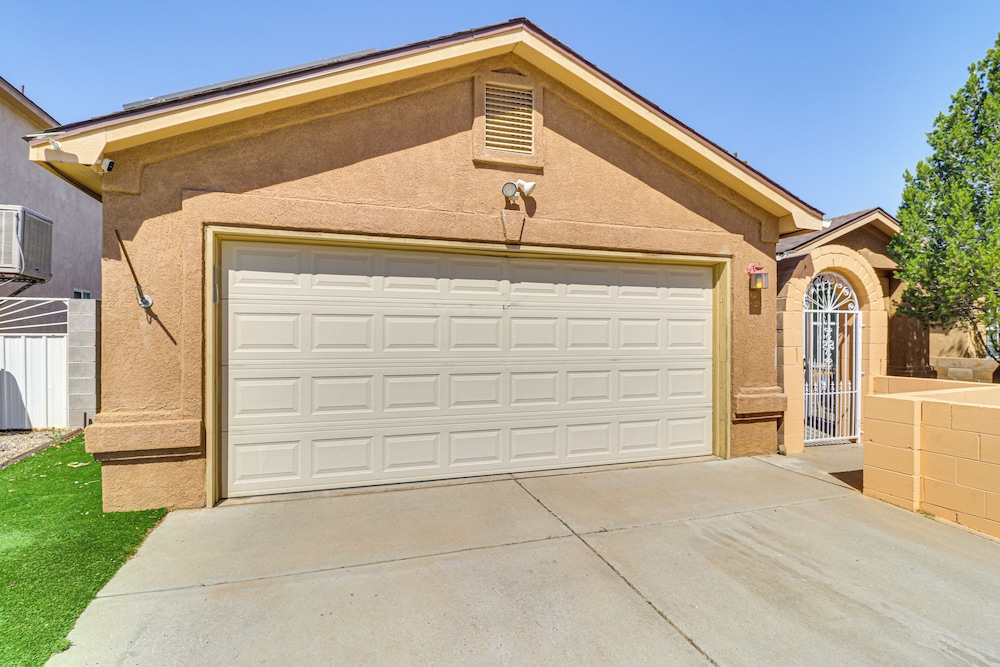 4 Mi to Old Town: Pet-friendly Home w/ Fenced Yard