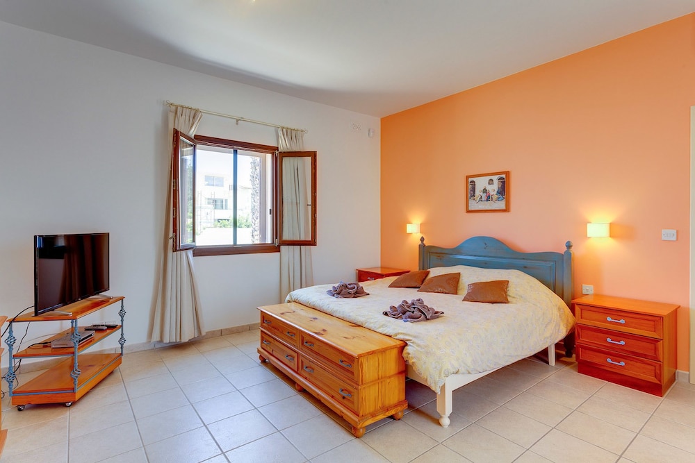 Superlative 4 Bedroom Villa With Private Pool view 4
