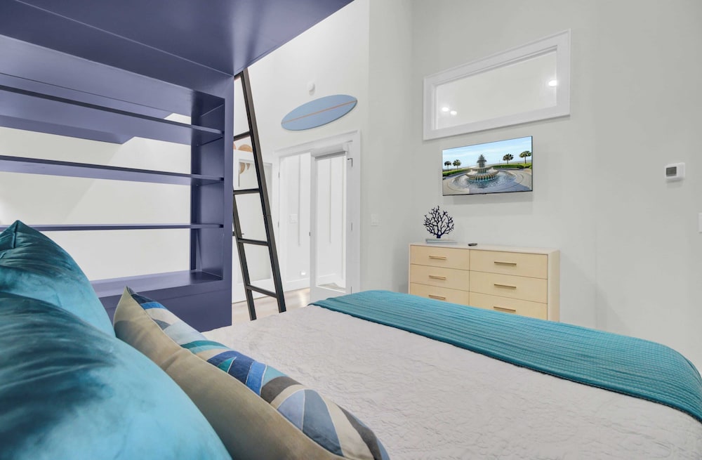 516 Seascape Oceanfront Condo With Pool Access in Wild Dunes