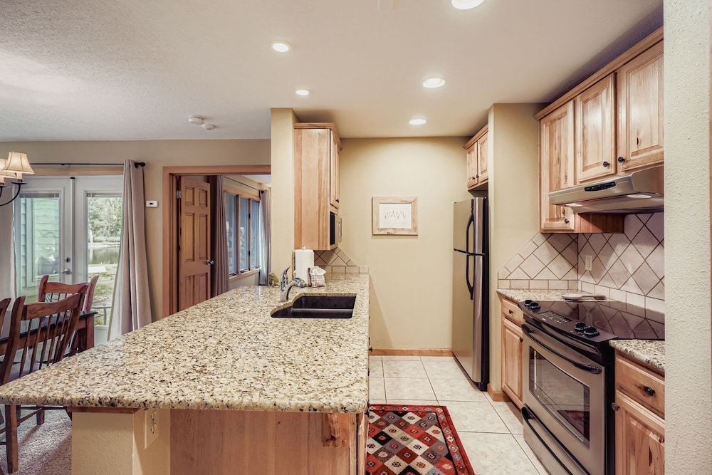 1702 The Willows 1 Bedroom Condo