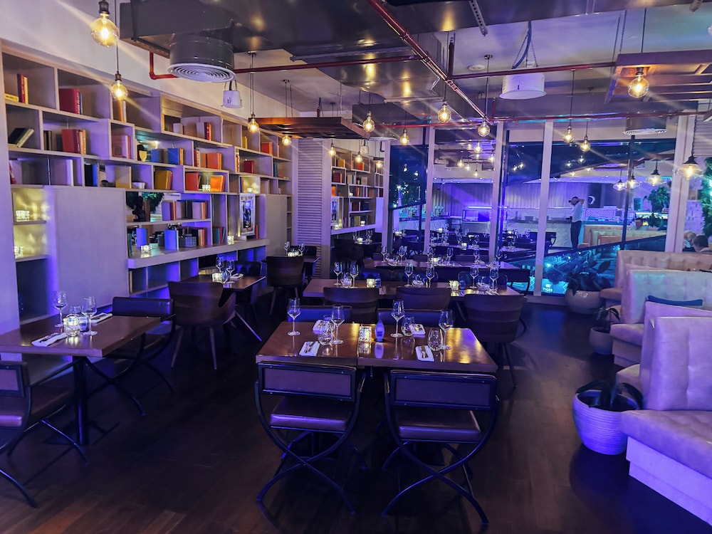 Grapeful Stay – Luxury Hostel Paramount Tower Business Bay