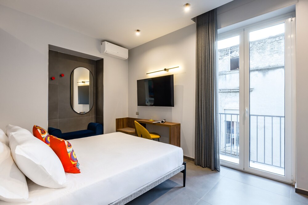 Pop House in the Heart of Sanit by Wonderful Italy