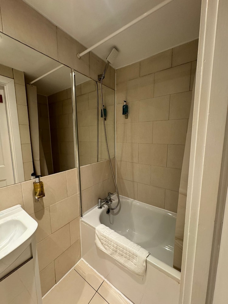 Imperial Hogarth Road Apartment