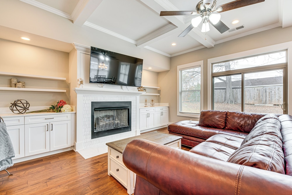 6 Mi to Downtown Atlanta: Spacious Home w/ Yard