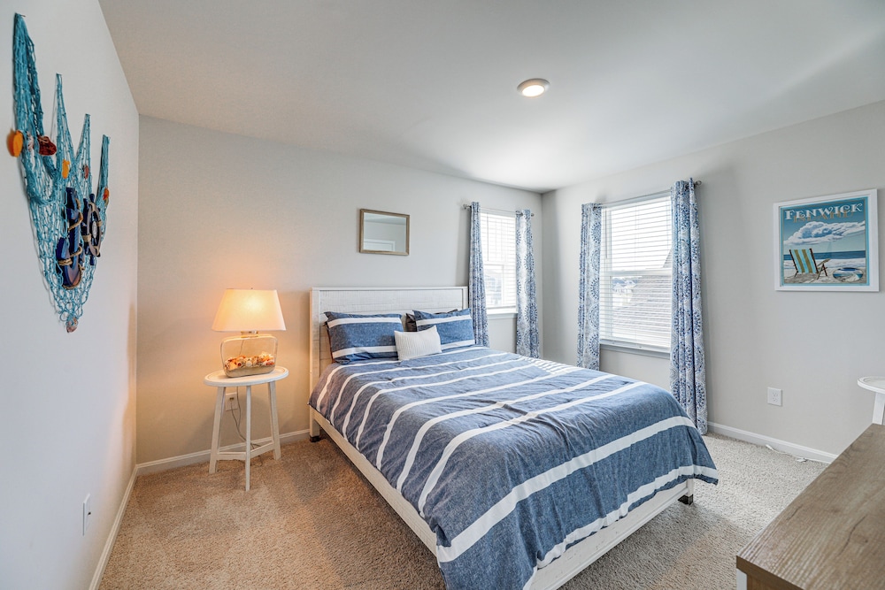 Game Room + Patio: Spacious Ocean View Home