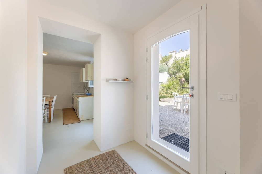 Belvedere - Seafront Apartment - 3 Places