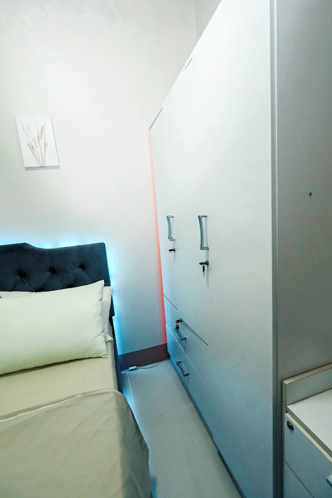 Sapphira Manor Luxurious Condo by the Bay