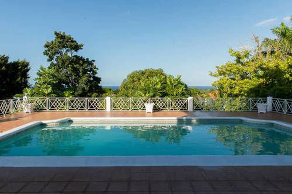 Hotel Lawrence Pool House - Image 1