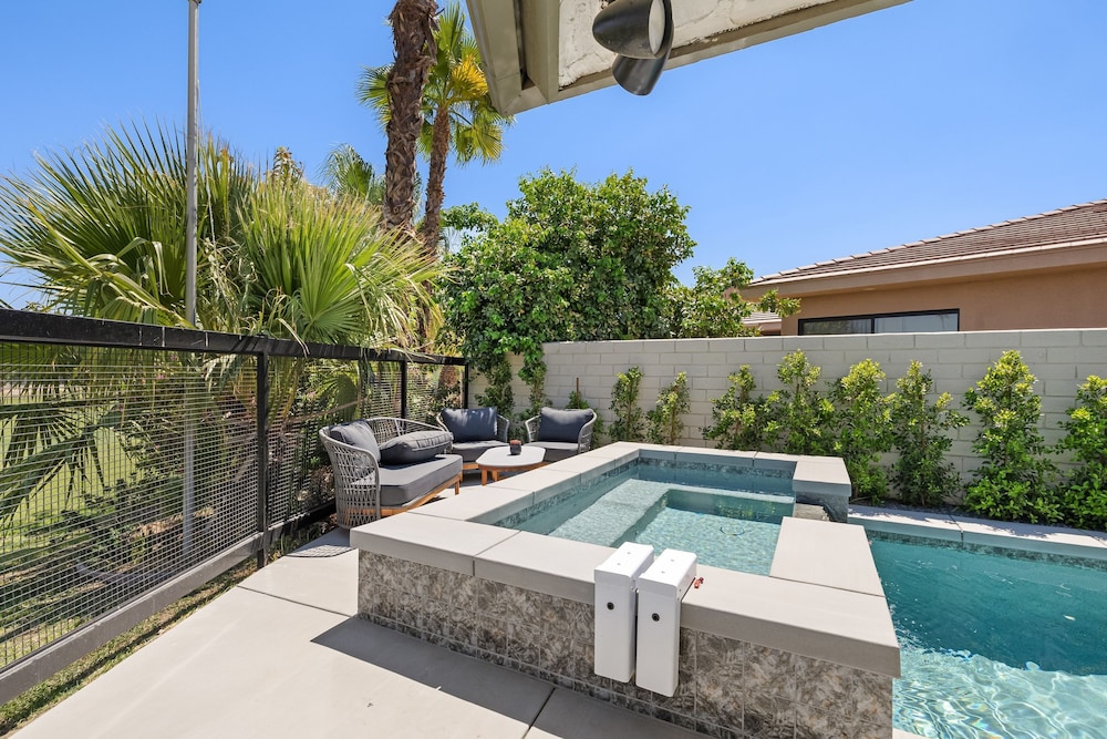 Edgy House Pool Hot Tub and Golf Course Views
