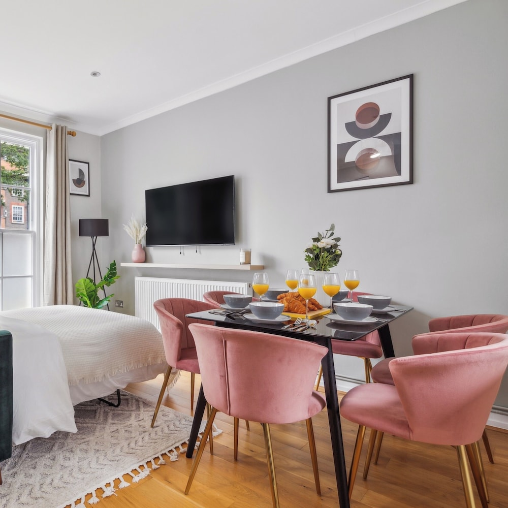 Westminster Charm - 2BR with Style