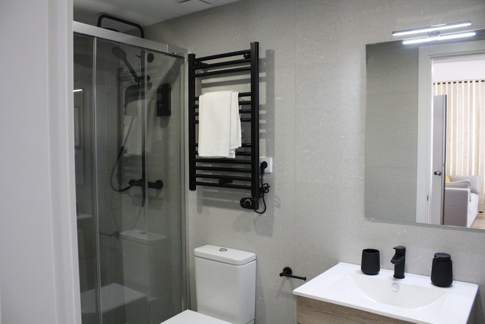 APARTAHOTEL MADRID URBAN SUITES - EDIFICIO EXCLUSIVO - 7 Apartments Boutique Full Equiped