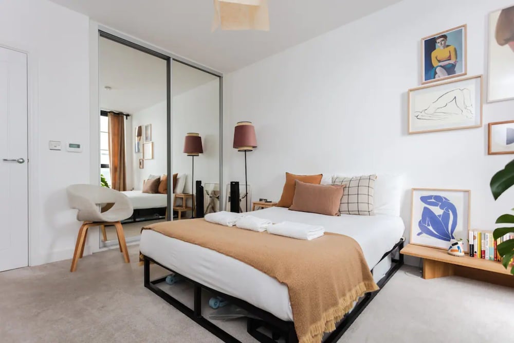 Bright 1 Bedroom Apartment in Hackney Wick With Balcony