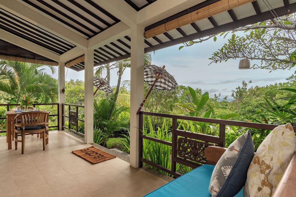 Alamanda Lovina Resort