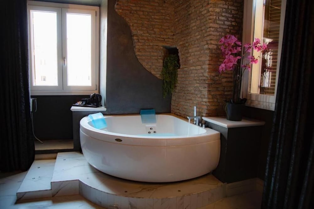 Rhome Luxury suite