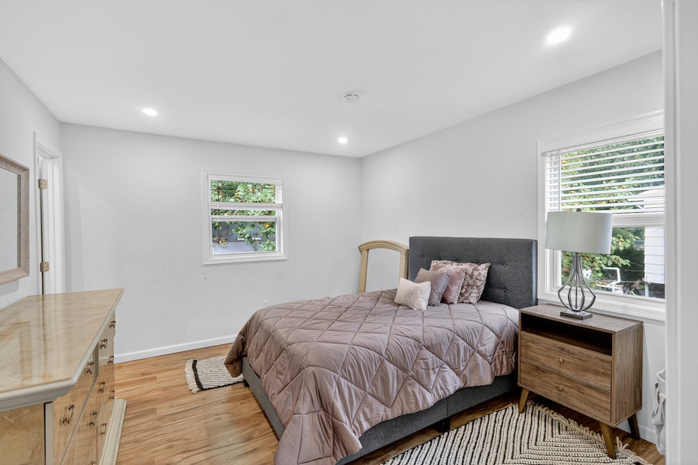 Spacious Getaway Near Dc & Potomac River 3 Bedroom Home