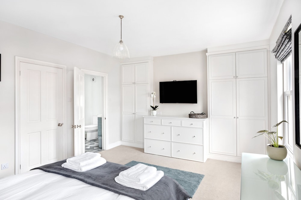Thorncliffe House