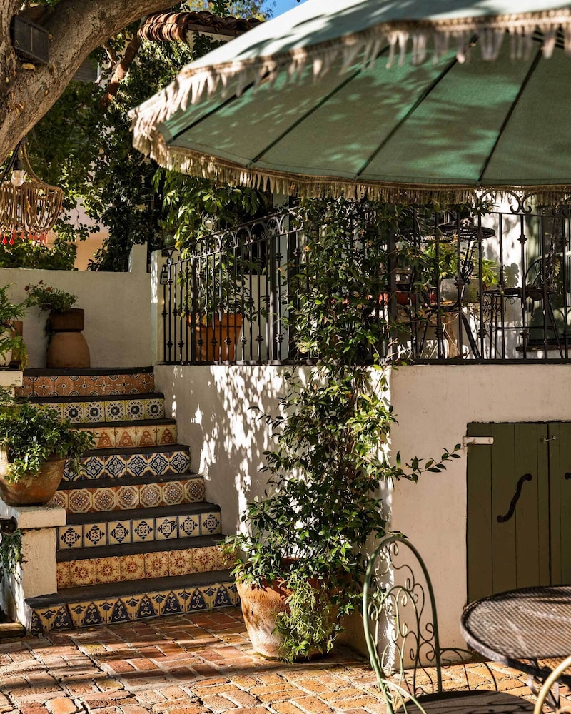 Hollywood Hideaway by Boutique
