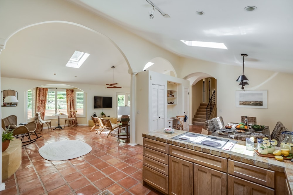 Le n by Avantstay Private Breathtaking Character Cottage w Pool Hot Tub