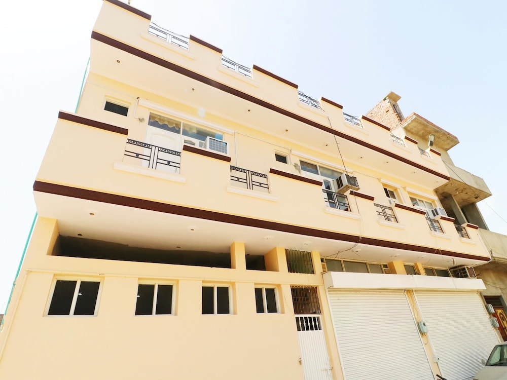 OYO 37903 Best Stay Guest House view 2