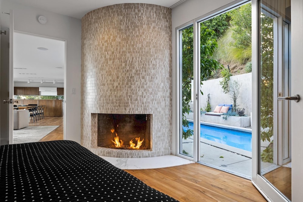 Belle Horizon - Modern Villa With Expansive Balcony and Views