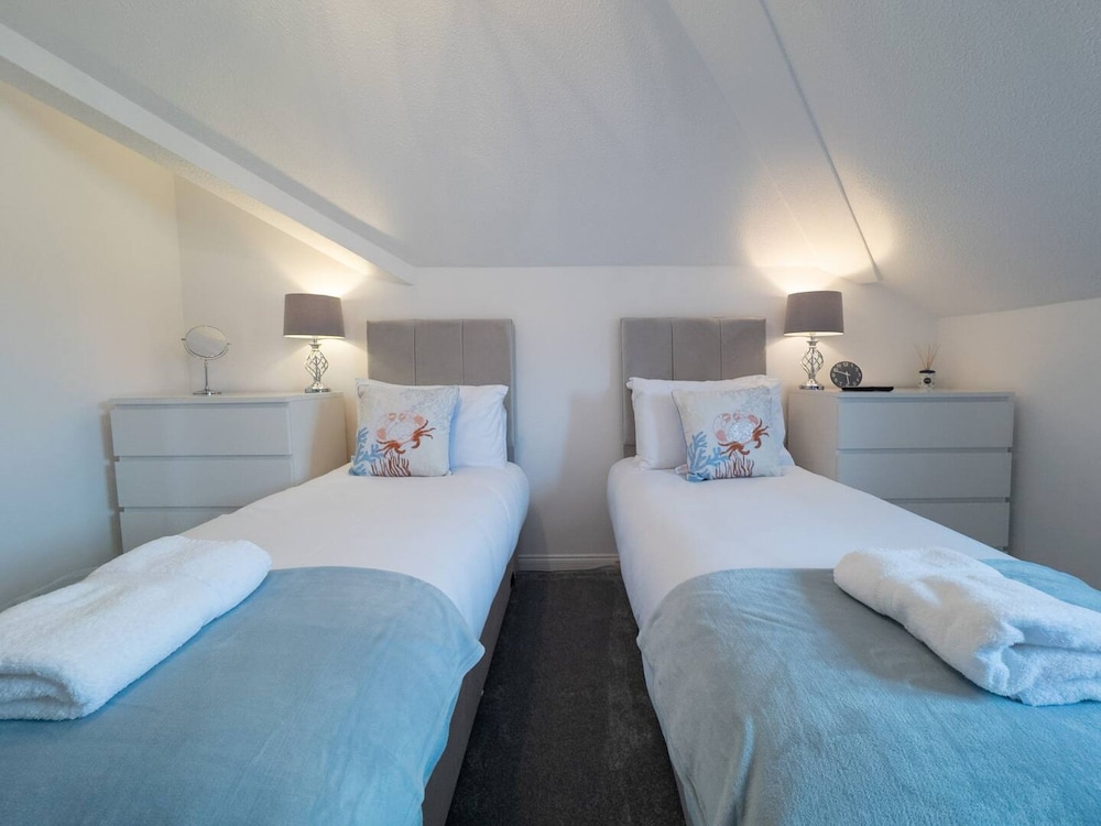 Elegant 2BR Broadstairs Coastal Escape by Adliv