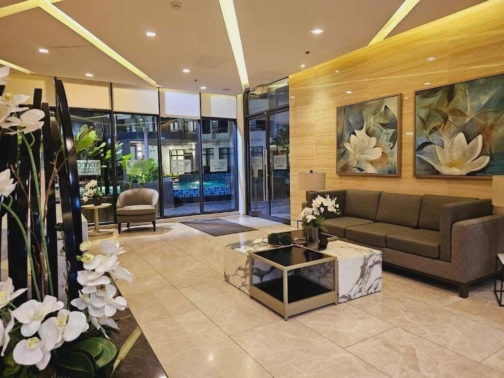 Cozy Retreat w/Balcony Near SM Mall/NAIA Airport