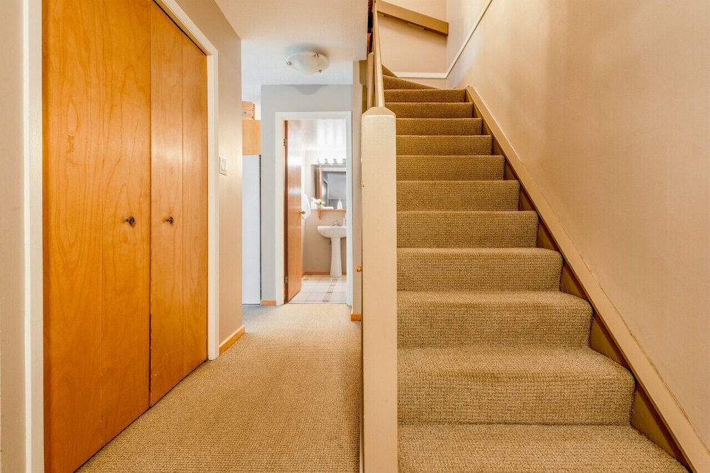 CENTRALLY Located 3-Br Home | TRUE Ski In/Out | FREE access to Pools & Hot Tubs