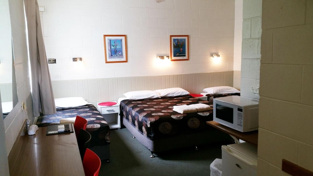A & A Lodge Motel Emerald